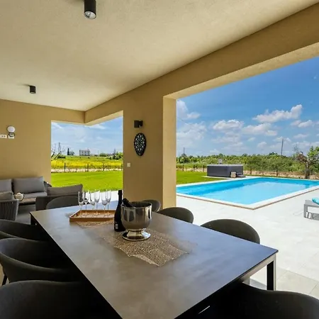 Beautiful Estate & Primavera Willa Brtonigla